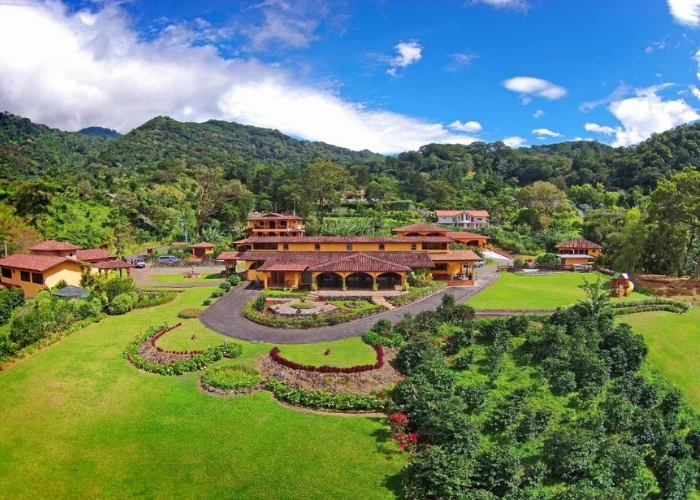 Tour-Coffee-Farm-Resort-6.webp
